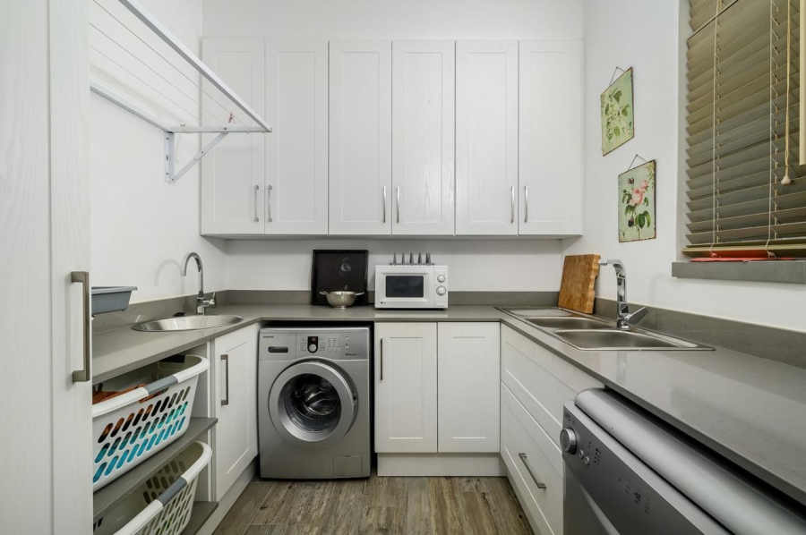 1 Bedroom Property for Sale in Summerstrand Eastern Cape